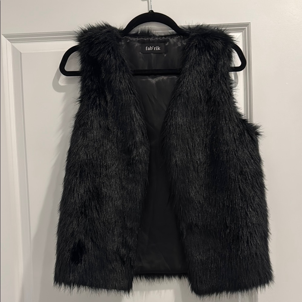 Black fab’rik fur vest